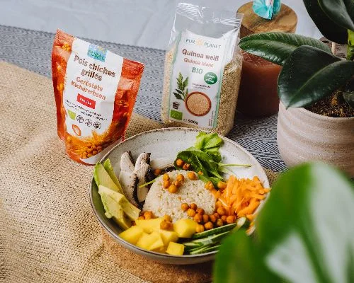 Bowl de quinoa aux pois chiches grillés paprika