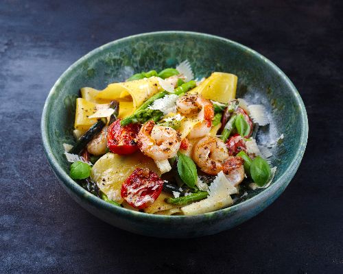 Tagliatelle mit Shrimps und Spargel